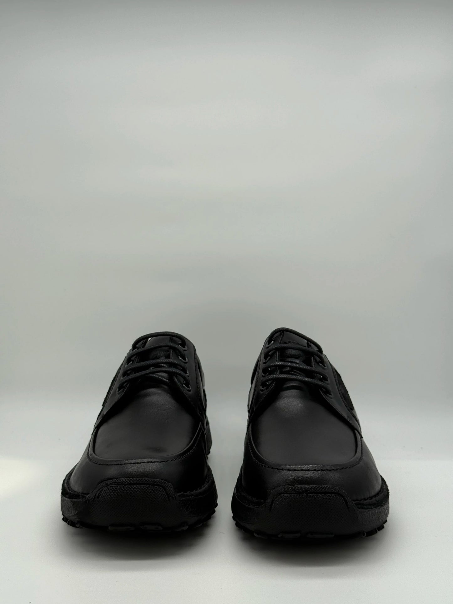 Sapatos de Homem em Castanho e Preto – Estilo Clássico e Versátil