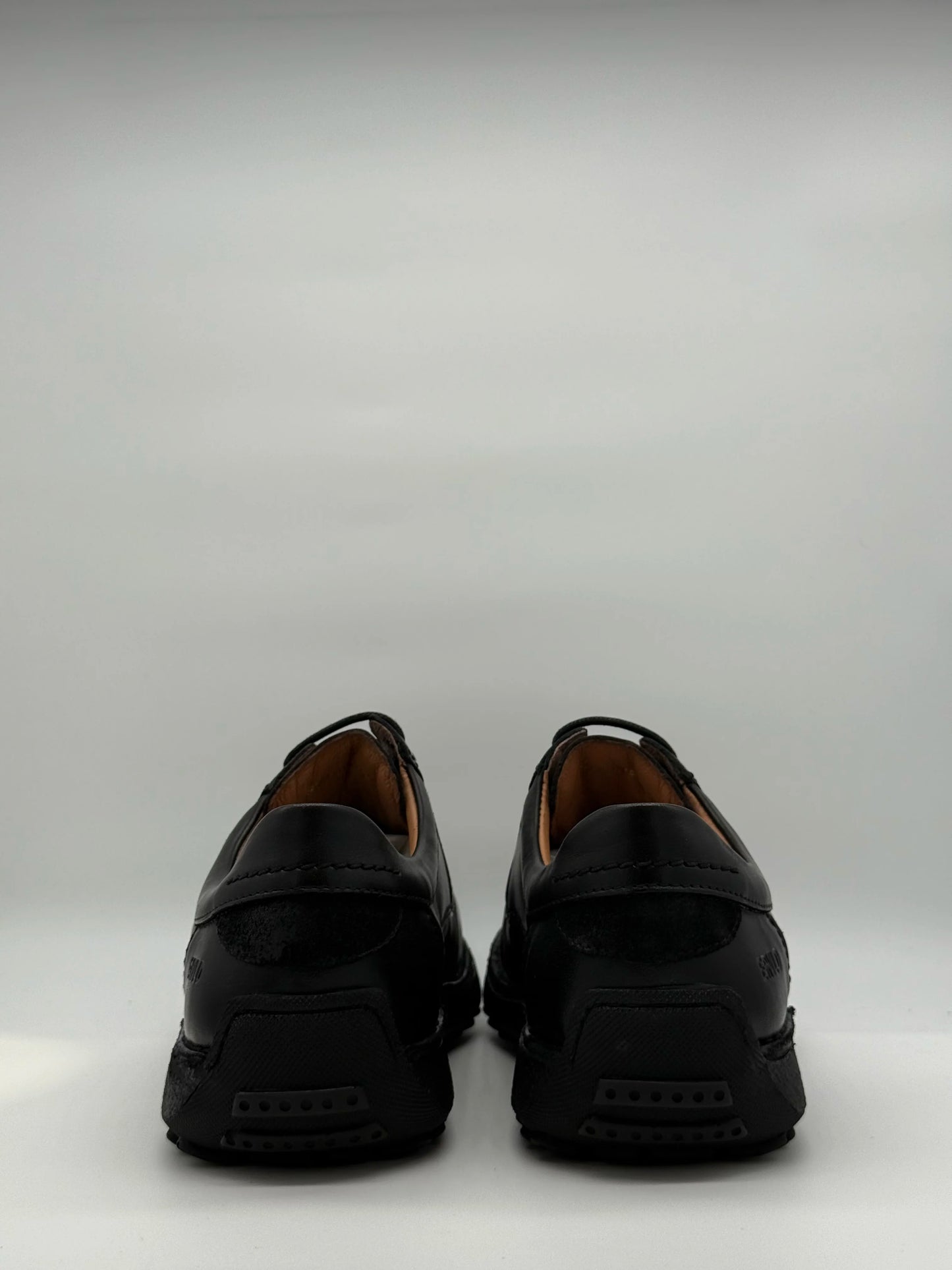 Sapatos de Homem em Castanho e Preto – Estilo Clássico e Versátil