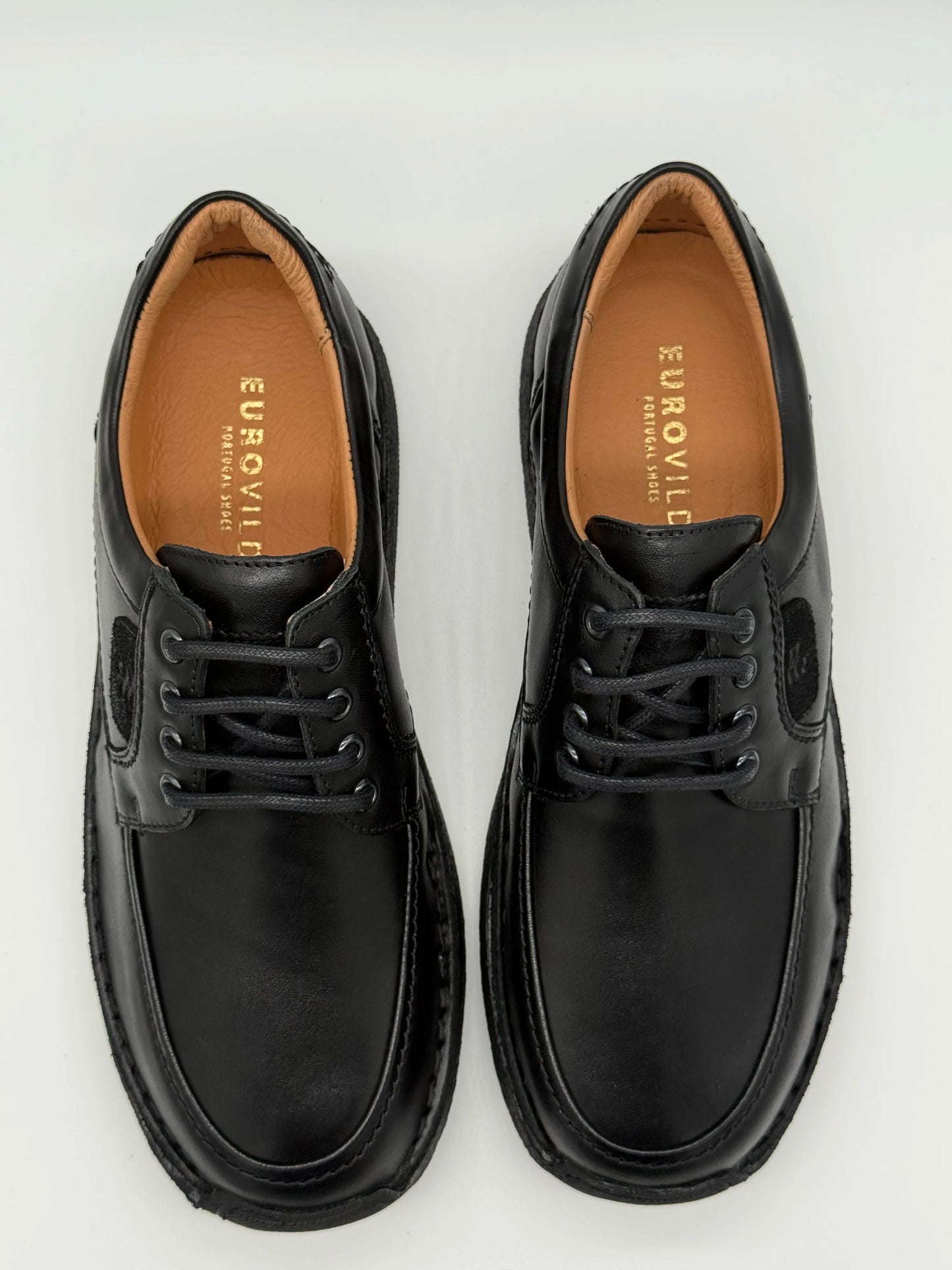 Sapatos de Homem em Castanho e Preto – Estilo Clássico e Versátil